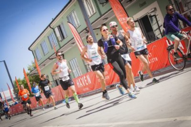 Participantes en una carrera popular