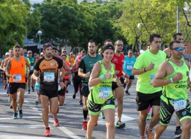 Participantes en una carrera popular