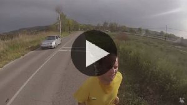 Cuando corremos en la carretera, hay que extremar la precaución 